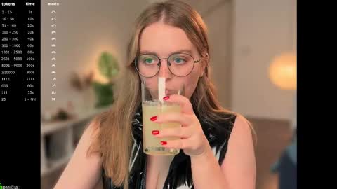 Snapshot of emilyforelsket chatting on November 30, 2025, 12:09 pm Emily online show from November 30, 2025, 12:09 pm