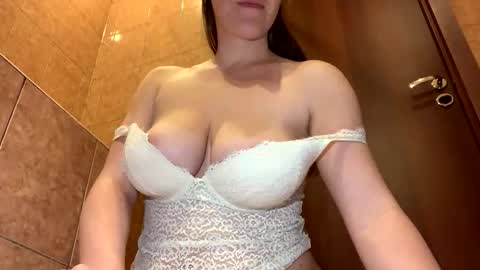 emilygibbes online show from October 21, 2025, 10:43 pm