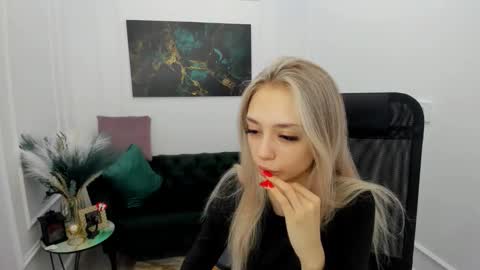 Snapshot of emilygraydis chatting on February 19, 2026, 3:35 am Emily online show from February 19, 2026, 3:35 am