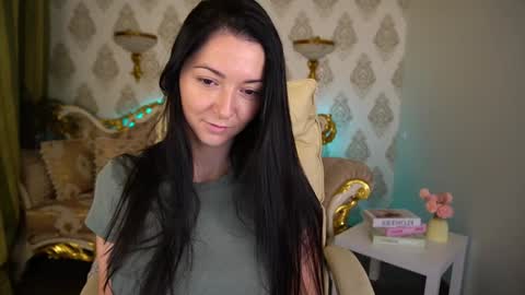 Snapshot of emilyhalls chatting on January 18, 2025, 2:12 pm Emily online show from January 18, 2025, 2:12 pm