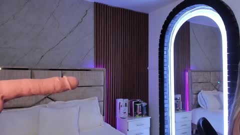 Emily Hendrix online show from December 27, 2024, 7:46 pm