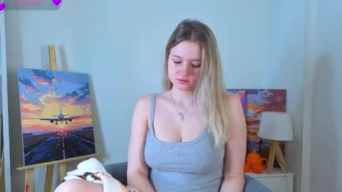 Emi online show from November 16, 2025, 1:33 am