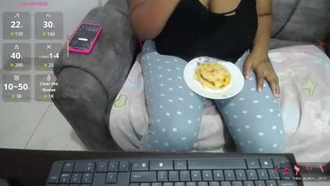 Snapshot of emilyhines__ chatting on December 1, 2025, 3:22 am Emilyhines online show from December 1, 2025, 3:22 am