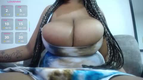 Snapshot of emilyhines__ chatting on December 15, 2025, 2:43 pm Emilyhines online show from December 15, 2025, 2:43 pm