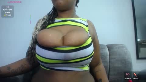 Snapshot of emilyhines__ chatting on January 16, 2026, 12:47 am Emilyhines online show from January 16, 2026, 12:47 am