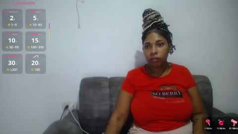 Snapshot of emilyhines__ chatting on February 21, 2026, 10:33 pm Emilyhines online show from February 21, 2026, 10:33 pm