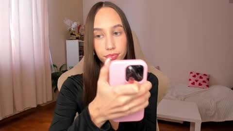 Snapshot of emilyhoston chatting on October 1, 2025, 9:15 am Alina online show from October 1, 2025, 9:15 am