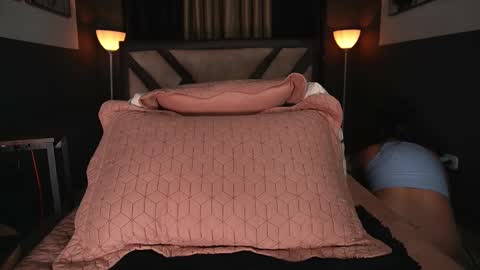 Emily Jhonson online show from December 2, 2025, 12:43 pm