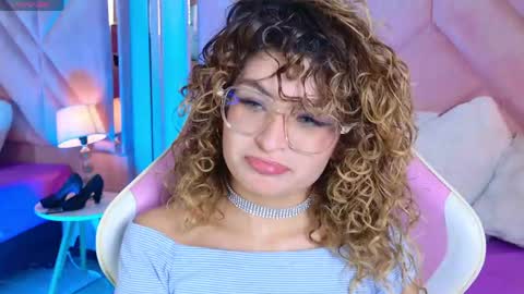 Emilyjonnes  online show from May 5, 2026, 9:12 pm