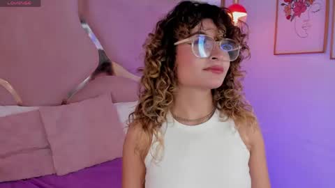 Emilyjonnes  online show from May 26, 2026, 4:19 am