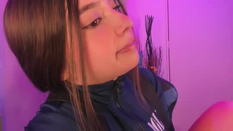 VALEEEN online show from December 20, 2024, 4:04 pm