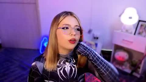 Snapshot of emilykarterr chatting on August 3, 2026, 4:55 pm VALEEEN online show from August 3, 2026, 4:55 pm