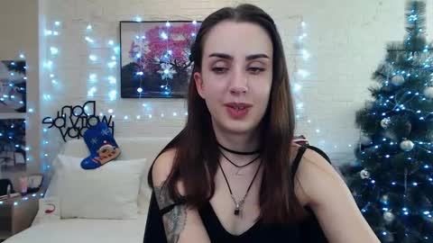 Snapshot of emilylayer chatting on December 18, 2024, 10:13 pm Emyli online show from December 18, 2024, 10:13 pm