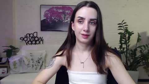 Snapshot of emilylayer chatting on January 5, 2025, 3:22 am Emyli online show from January 5, 2025, 3:22 am