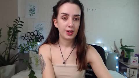 Snapshot of emilylayer chatting on February 4, 2025, 3:11 am Emyli online show from February 4, 2025, 3:11 am