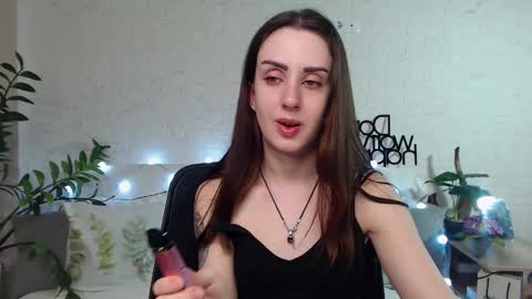 Snapshot of emilylayer chatting on February 5, 2025, 4:16 am Emyli online show from February 5, 2025, 4:16 am