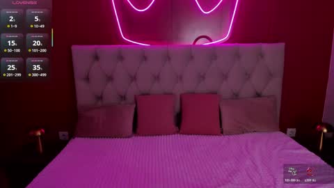 emilymagnificent online show from May 18, 2026, 1:45 am