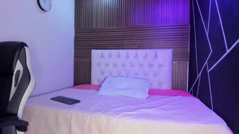 emilymora1_ online show from May 20, 2026, 4:51 am