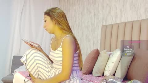 Snapshot of emilyparker__ chatting on November 21, 2025, 4:49 pm My IG - EmilyParker online show from November 21, 2025, 4:49 pm