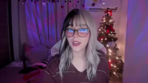 Snapshot of emilyrosss_ chatting on January 11, 2025, 7:39 am EMILY online show from January 11, 2025, 7:39 am