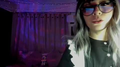 Snapshot of emilyrosss_ chatting on January 27, 2025, 5:14 am EMILY online show from January 27, 2025, 5:14 am