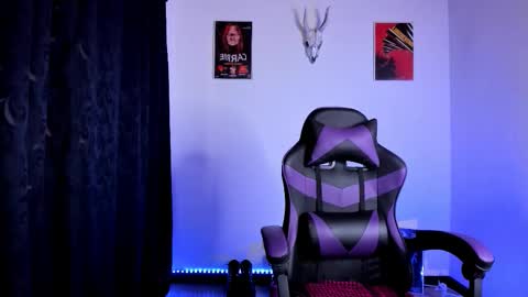  Emily Support me to have 100 likes plx online show from November 26, 2025, 7:26 pm