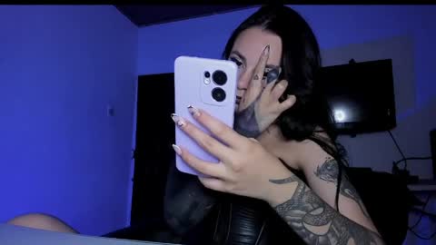Snapshot of emilyrymer chatting on April 11, 2026, 10:36 pm Emily Support me to have 100 likes plx online show from April 11, 2026, 10:36 pm