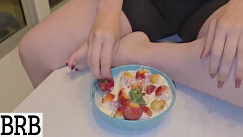 Snapshot of emilysumer chatting on November 17, 2025, 2:12 pm Summer 3 online show from November 17, 2025, 2:12 pm