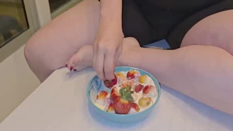 Snapshot of emilysumer chatting on November 30, 2025, 1:37 pm Summer 3 online show from November 30, 2025, 1:37 pm