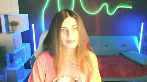 Snapshot of emilytucker chatting on December 2, 2024, 1:36 am Emily online show from December 2, 2024, 1:36 am