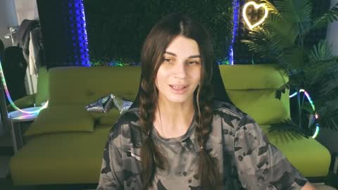 Snapshot of emilytucker chatting on January 20, 2025, 4:32 am Emily online show from January 20, 2025, 4:32 am