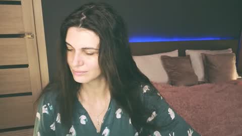 Snapshot of emilytucker chatting on February 2, 2025, 1:45 am Emily online show from February 2, 2025, 1:45 am