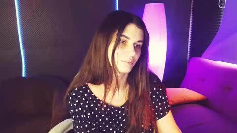 Snapshot of emilytucker chatting on October 6, 2025, 1:36 am Emily online show from October 6, 2025, 1:36 am