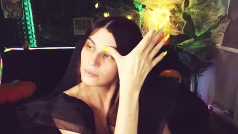 Emily online show from November 2, 2025, 2:14 am