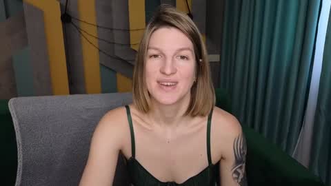 EmilyWalkers online show from December 22, 2024, 10:38 am
