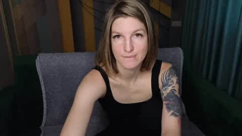 Snapshot of emilywalkers chatting on December 26, 2024, 8:07 am EmilyWalkers online show from December 26, 2024, 8:07 am