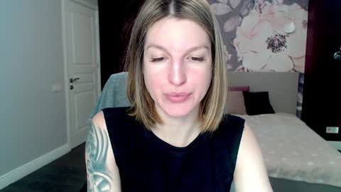 Snapshot of emilywalkers chatting on January 15, 2025, 7:37 am EmilyWalkers online show from January 15, 2025, 7:37 am
