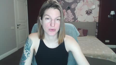 Snapshot of emilywalkers chatting on February 5, 2025, 7:50 am EmilyWalkers online show from February 5, 2025, 7:50 am