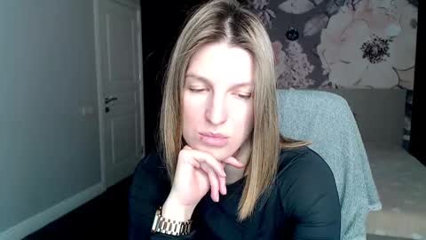 Snapshot of emilywalkers chatting on February 12, 2025, 7:44 am EmilyWalkers online show from February 12, 2025, 7:44 am