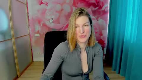 Snapshot of emilywalkers chatting on February 21, 2025, 10:39 am EmilyWalkers online show from February 21, 2025, 10:39 am