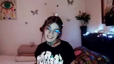 Snapshot of emilywhitee_ chatting on December 11, 2024, 2:52 am Valentina independent model online show from December 11, 2024, 2:52 am