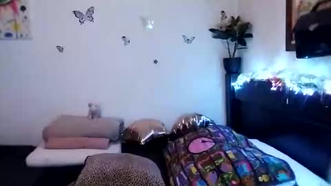 Snapshot of emilywhitee_ chatting on December 17, 2024, 4:45 am Valentina independent model online show from December 17, 2024, 4:45 am