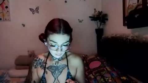 Snapshot of emilywhitee_ chatting on February 5, 2025, 1:58 am Valentina independent model online show from February 5, 2025, 1:58 am
