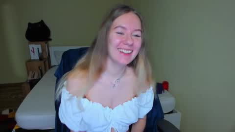 Snapshot of emilyy____ chatting on February 12, 2025, 7:02 am Emily online show from February 12, 2025, 7:02 am