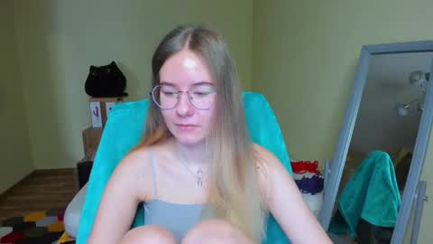 Snapshot of emilyy____ chatting on February 27, 2025, 9:22 am Emily online show from February 27, 2025, 9:22 am
