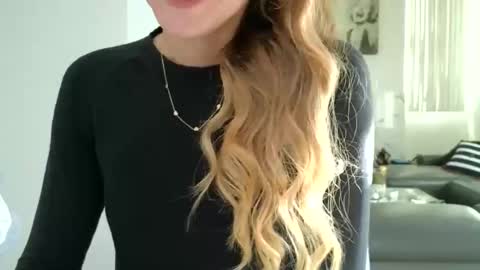 emilly online show from October 23, 2025, 9:24 pm