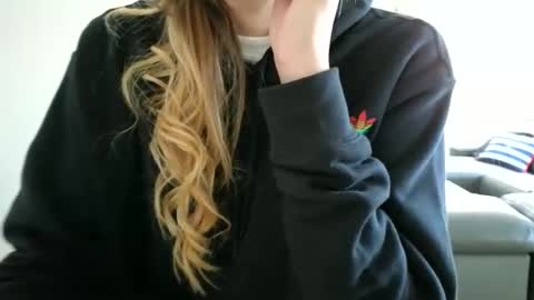 emilly online show from October 30, 2025, 7:14 pm