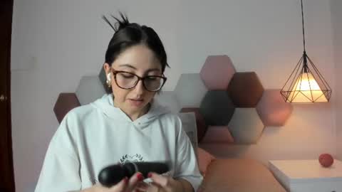 Emilyy Watson online show from June 15, 2026, 12:07 pm