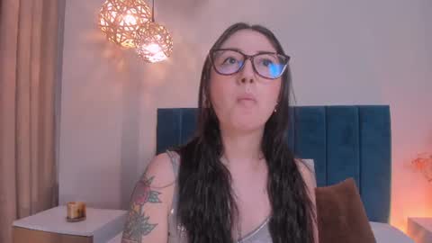 Emilyy Watson online show from June 17, 2026, 1:19 am