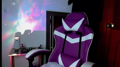 emilyzans07 online show from March 5, 2025, 4:57 pm